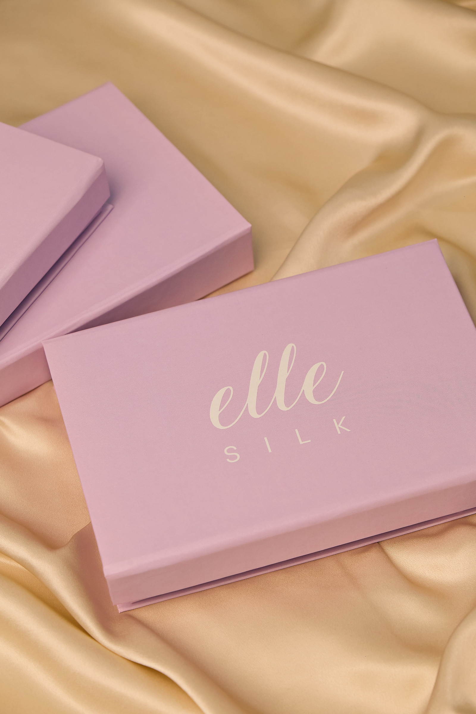 Ipak ustidagi Elle Silk firma qutisi